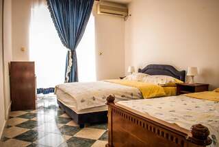 Гостевой дом Apartments & Rooms Elite Добра-Вода Трехместный номер с видом на море-3