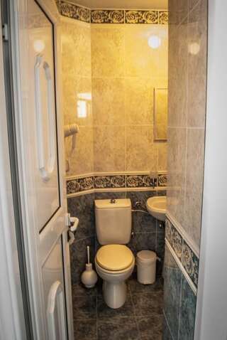 Гостевой дом Apartments & Rooms Elite Добра-Вода Трехместный номер с видом на море-4